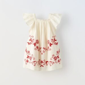 Sommerkleid mit roter Stickerei﻿